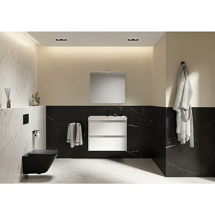 Riva Urban 2.0 Waschtischunterschrank - B x T x H: 80 x 45,1 x 63,5 cm, Weiß Hochglanz - Modernes Badezimmer mit schwarzer Toilette und Waschtisch. Elegantes Design mit Marmorwänden und stilvoller Beleuchtung.