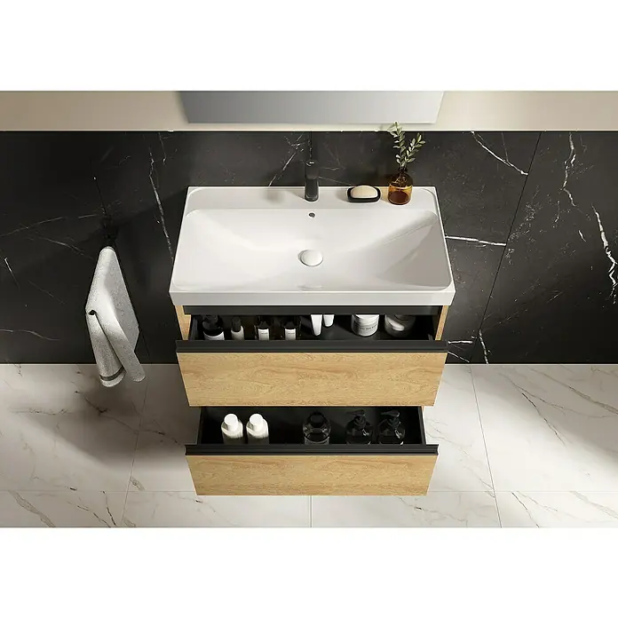 Riva Urban 2.0 Waschtischunterschrank - B x T x H: 80 x 45,1 x 63,5 cm, Natural Hickory - Ein moderner Waschtisch mit offenem Holzschubladen, der verschiedene Badutensilien zur Schau stellt. Praktisch und stilvoll.