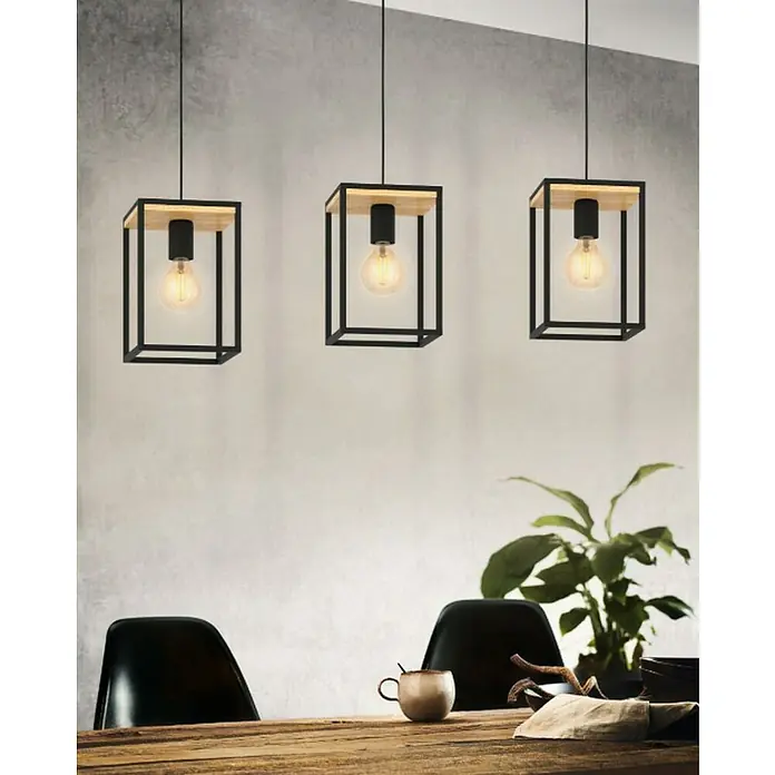 Eglo Libertad Lámpara colgante - 120 W, L x An x Al: 18 x 88 x 110 cm, Negro/Marrón, E27 - Una imagen impresionante que muestra tres lámparas colgantes en forma de cubo sobre una mesa de madera, creando un ambiente cálido y acogedor.