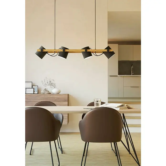 Eglo Hornwood Lámpara colgante - 112 W, L x An x Al: 18 x 110 x 110 cm, Negro/Marrón, E27 - Un comedor moderno con una llamativa lámpara colgante con detalles de madera y pantallas negras, suspendida sobre una mesa.