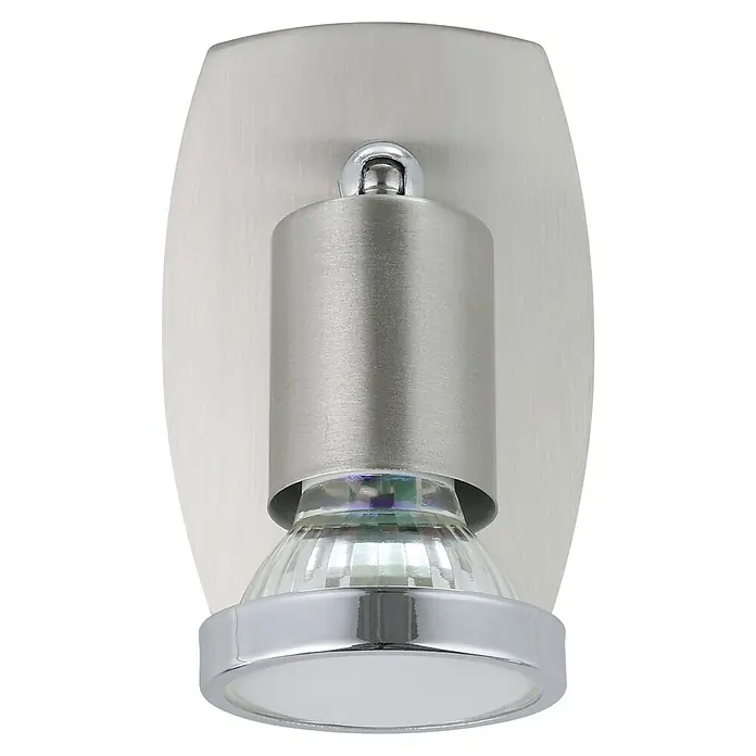 Eglo Mini 4 Steckdosenspot - 3 W, Chrom - Nahaufnahme einer modernen LED-Wandleuchte mit gebürstetem Nickel-Finish und chromfarbenen Akzenten, die ein warmes, einladendes Licht spendet.