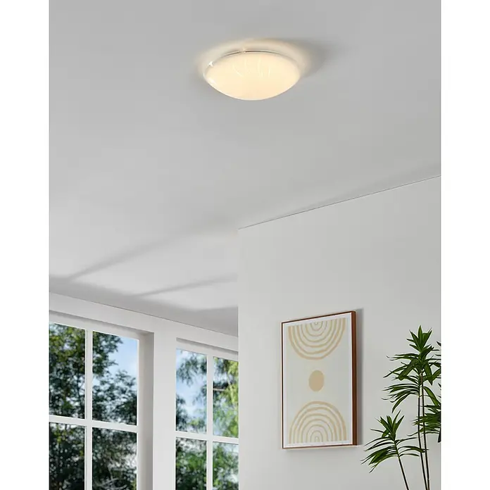Eglo LED-Deckenleuchte rund Margitta 1 - 11 W, Ø x H: 315 mm x 9,5 cm, Granille Weiß - Nahaufnahme einer runden Deckenleuchte mit einem sanften, diffusen Licht in einem modernen Raum.