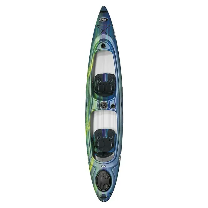 Pelican Kajak Argo 136 XP Tandem - L x B x H: 411,48 x 80,65 x 38,1 cm, Tragkraft: 226,8 kg, Geeignet für: 2 Personen, Iris - Draufsicht eines blauen und grünen Pelican Kajaks für zwei Personen mit schwarzen Sitzen und Gepäckfach.