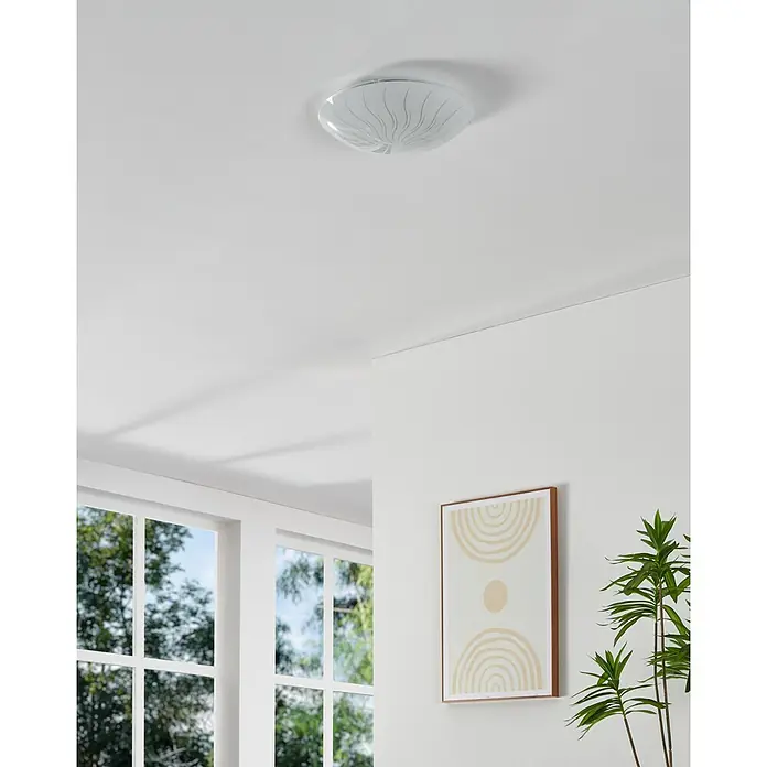 Eglo LED-Deckenleuchte rund Margitta 1 - 11 W, Ø x H: 315 mm x 9,5 cm, Granille Weiß - Deckenleuchte mit Blattmuster an einer weißen Decke. Die Leuchte sorgt für eine angenehme Beleuchtung im Raum.