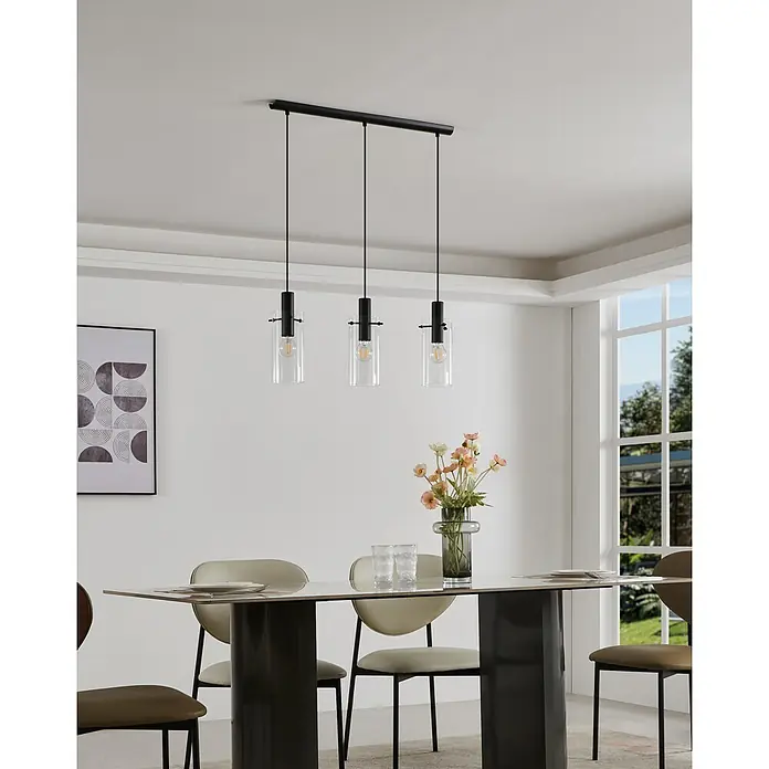Eglo Pendelleuchte Montefino - Max. Systemleistung: 180 W, Anzahl Leuchtmittel: 3 Stk. - Eine moderne Pendelleuchte mit drei klaren Glaszylindern und schwarzen Akzenten hängt über einem Esstisch. Elegantes Design für Esszimmer.