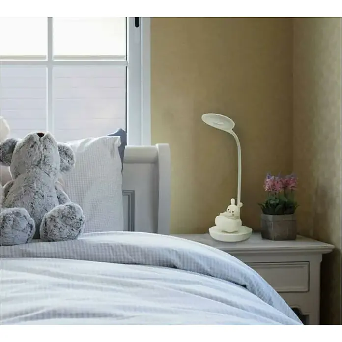 Idp Lampshades Lámpara de sobremesa LED redonda Bunny - 3 W, Ø x Al: 13 x 22 cm, Blanco - Adorable lámpara de mesa de conejo con cuello flexible, ideal para la habitación de un niño. Su luz suave crea un ambiente reconfortante.
