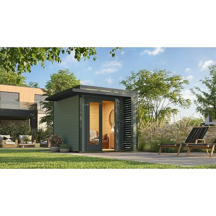 Weka Gartenhaus Pure Garden Amberley - Außenmaß inkl. Dachüberstand (B x T): 300 x 303 cm, Holz, Graugrün - Modernes grünes Gartenstudio mit Glastüren und Holzinterieur, in einem grünen Garten neben Outdoor-Sitzgelegenheiten.