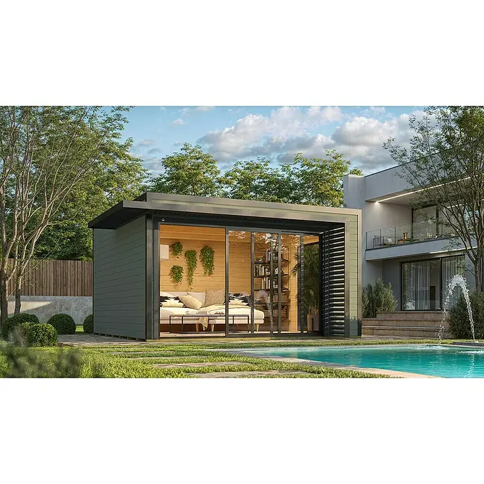 Weka Gartenhaus Pure Garden Amberley - Außenmaß inkl. Dachüberstand (B x T): 450 x 455 cm, Holz, Graugrün, Mit zusätzlichem Fenster - Moderner dunkelgrüner Gartenraum mit großen Glastüren und Holzinterieur, der als gemütliche Lounge am Pool dient.