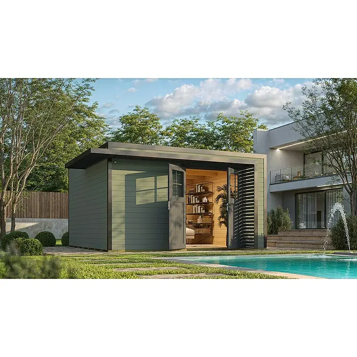 Weka Gartenhaus Pure Garden Amberley - Außenmaß inkl. Dachüberstand (B x T): 450 x 455 cm, Holz, Graugrün, Ohne Fenster - Modernes, olivgrünes Gartenhaus mit dunkelgrauen Akzenten, offene Türen zeigen Holzinterieur mit Regalen, am Pool gelegen.
