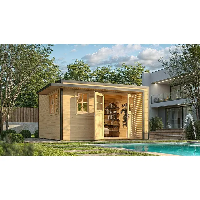 Weka Gartenhaus Pure Garden Amberley - Außenmaß inkl. Dachüberstand (B x T): 450 x 455 cm, Holz, Naturbelassen, Mit Fenster - Gartenhaus aus hellem Holz mit Flachdach am Pool. Offene Front zeigt Regale, deutet auf Freizeit- oder Stauraum hin.