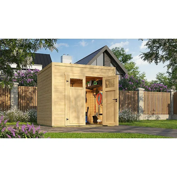 Weka Gerätehaus Batu Nika 2 - Außenmaß inkl. Dachüberstand (B x T): 250 x 257,5 cm, Holz, Naturbelassen - Helles Gartenhaus aus Holz mit offenen Türen, das Regale und Gartengeräte im Inneren zeigt, im Garten platziert.