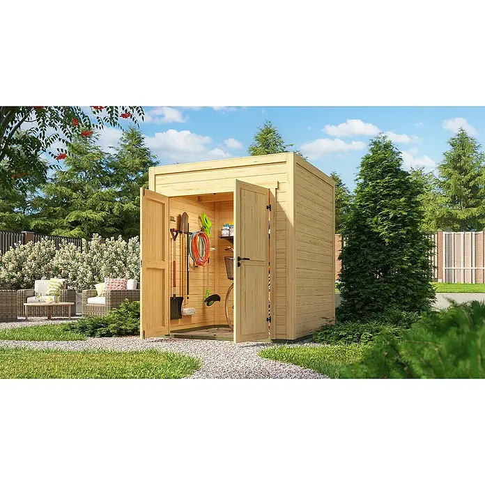 Weka Gerätehaus Batu Stella 1 - Außenmaß inkl. Dachüberstand (B x T): 200 x 207,4 cm, Holz, Naturbelassen - Offener Geräteschuppen aus Holz in einem Garten, ausgestattet mit Werkzeugen und einem Fahrrad. Er steht auf einem Kiesweg nahe einer Sitzecke.