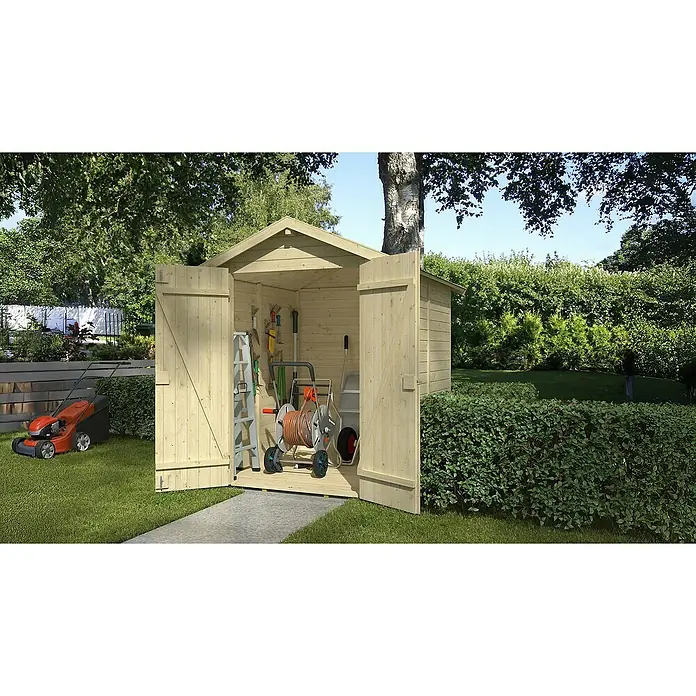 Weka Gerätehaus Mori - Außenbreite inkl. Dachüberstand: 195 cm, Außentiefe inkl. Dachüberstand: 195 cm, Holz, Naturbelassen - Holz-Gartenschuppen mit offenen Türen in einem Garten. Er zeigt Lagerung von Gartengeräten, Schlauchtrommel und Rasenmäher.