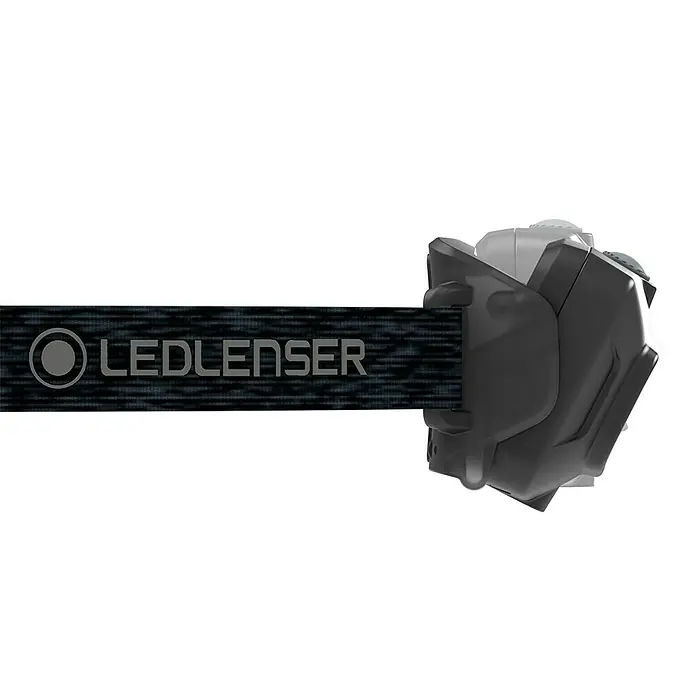 Ledlenser Stirnlampe HF4R Core - 500 lm, IP68 - Schwarze Ledlenser Stirnlampe mit eckigem Design, befestigt an einem schwarzen Textil-Stirnband mit Markenlogo.