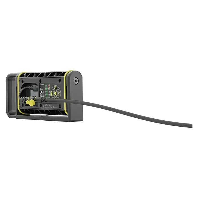 Ledlenser LED Baustrahler AF4R WORK - 2.000 lm, 3.000 K - 6.500 K, 4,4 x 26,6 x 11,9 cm, IP67 - Schwarz-gelbes AF4R Work Gerät mit angeschlossenem Kabel an der Rückseite, Bedienelementen und technischen Daten.