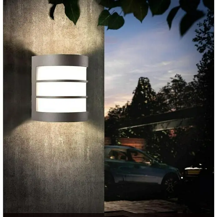 Philips Aplique exterior Calgary - 60 W, 14 x 10 x 15,5 cm, Antracita, IP20 - Lámpara de pared metálica moderna con tres bandas de luz horizontales, ideal para exteriores con su suave brillo.