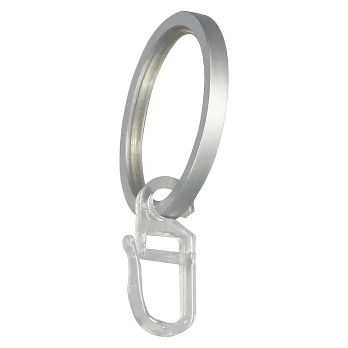 Expo Ambiente Flachring - Aluminium, Geeignet für: Gardinenstangen Ø 20 mm, 10 Stk. - Nahaufnahme eines Gardinenrings mit Clip, ideal zum Aufhängen von Vorhängen. Der Ring ist aus Metall, der Clip aus transparentem Kunststoff.