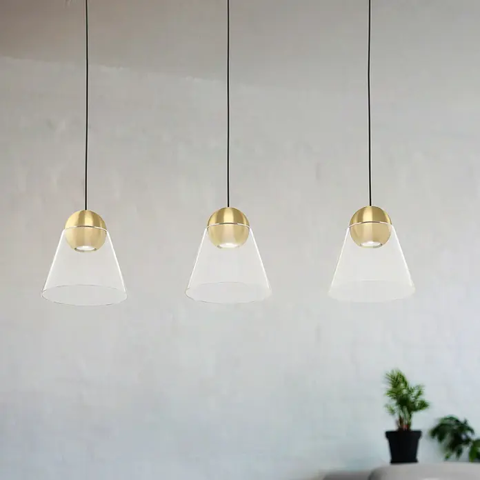 Eglo Pendelleuchte CERASELLA - 13,5 W, L x B x H: 90 x 20 x 110 cm, Messing-gebürstet, GU10 - Drei moderne Pendelleuchten mit goldenen Kugeln und transparenten Lampenschirmen. Elegantes Design für stilvolle Innenräume.