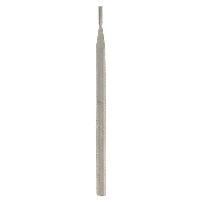Dremel Fresa para grabar mod. 111 - Diámetro de trabajo: 0,8 mm, 3 ud. - Primer plano de una broca metálica cilíndrica, con una punta estrecha y superficie texturizada, ideal para trabajos detallados.