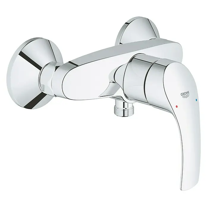Grohe Eurosmart Brausearmatur - Chrom, Glänzend - Nahaufnahme eines glänzenden, verchromten Grohe-Duschmischers mit Hebel, der die moderne Badarmatur betont.