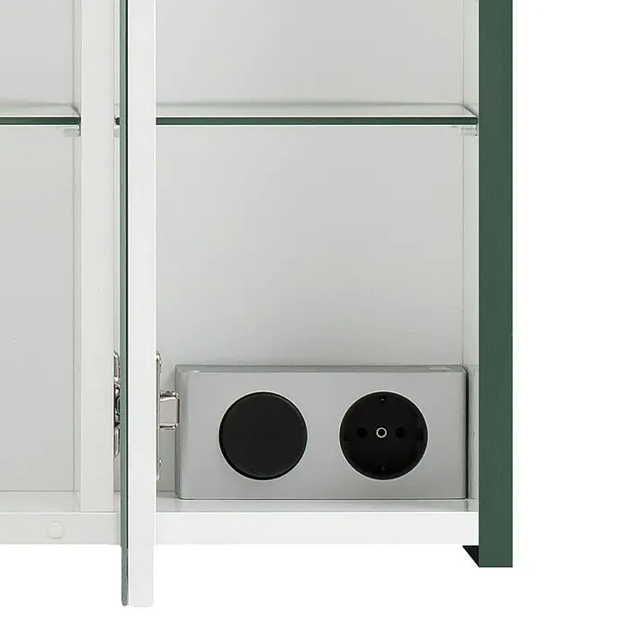 Schildmeyer Lovis LED-Spiegelschrank - B x H: 65 x 62,7 cm, Holz, Waldgrün - Silberne Steckdoseneinheit mit zwei Steckdosen, eine abgedeckt, in einem weißen Schrank.