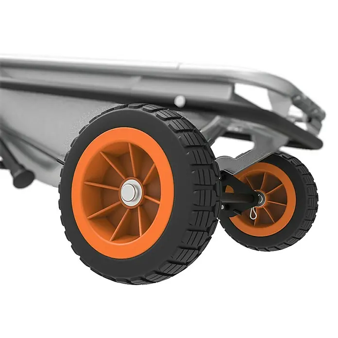 Worx Schubkarre Aerocart Multifunktion 8-in-175 l, Stahl, Traglast: 136 kg - Detailaufnahme eines silbernen Bollerwagens mit markanten orangefarbenen Rädern. Das robuste Design verspricht hohe Funktionalität.