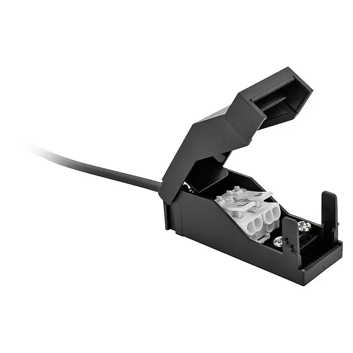 Eglo LED-Einbauleuchte SALICETO - 4,5 W, Warmweiß - Eine schwarze Abzweigdose mit geöffnetem Deckel, in der weiße Klemmen und Schrauben sichtbar sind. Ein Kabel führt aus der Dose heraus.