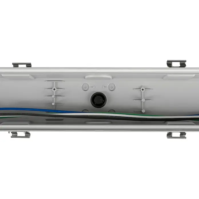 Eglo Wand- & Deckenleuchte Expert Ammoniak - 24,5 W, L x B x H: 119 x 8,5 x 8 cm, Grau, Neutralweiß - Detailaufnahme einer weißen, länglichen Leuchte mit Verkabelung und Clips. Die Leuchte ist für den Innenbereich konzipiert.