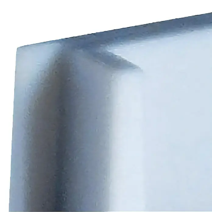Alverlamp Tapa final perfil de superficie - PVC, Blanco - Primer plano de una esquina de cubo blanco con sombras y texturas sutiles.