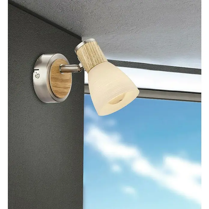 Globo Gylfii Foco de pared - 40 W, Níquel mate, E14 - Foco de pared con detalles en madera y cabezal ajustable para iluminación flexible.