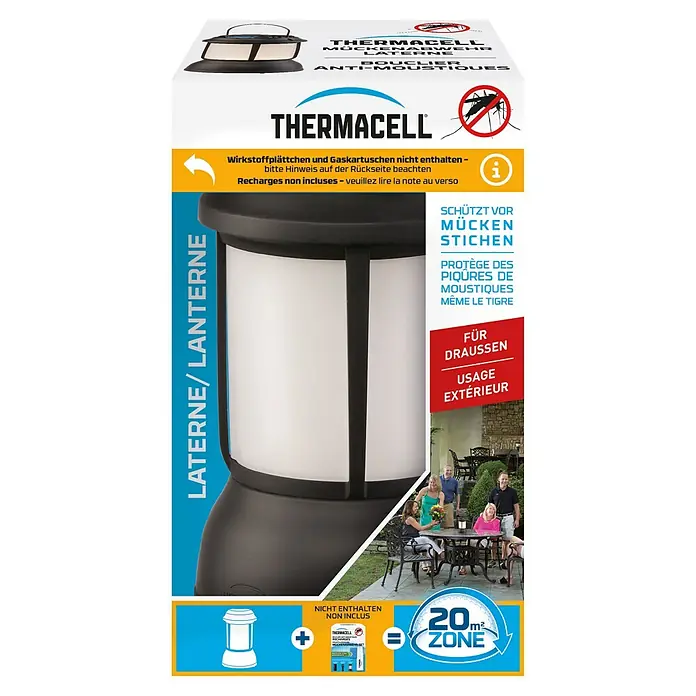 Thermacell Mückenstop-Laterne ohne Wirkstoff - Reichweite ca.: 20 m - Schwarze Thermacell Mückenabwehrlaterne, draußen auf einer Terrasse. Schützt eine 20m² Zone; Nachfüllungen separat erhältlich.