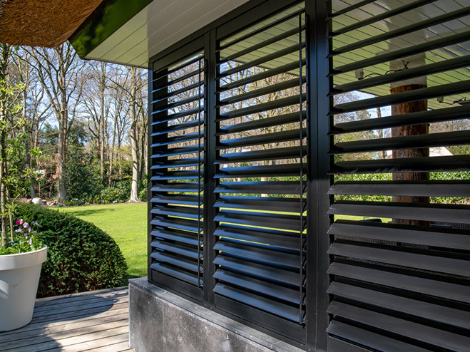 shutters-buitenkant-huis-bauhaus