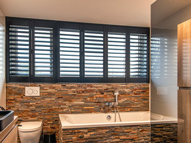 kunststof-shutters-in-badkamer-bauhaus
