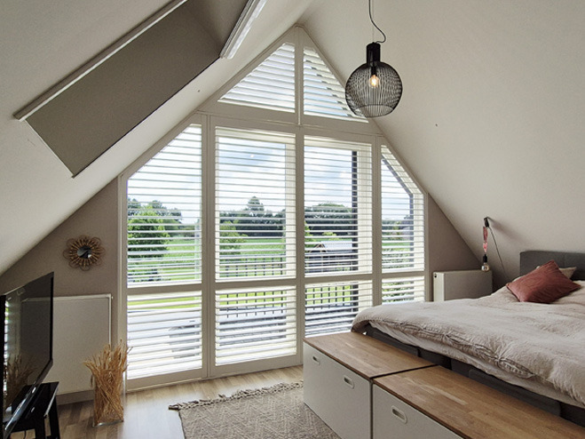 special-shutters-driehoek-huis-bauhaus