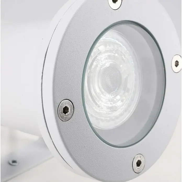 Forlight Foco de pared - L x An x Al: 9,8 x 9,8 x 10,9 cm - Primer plano de una lámpara LED redonda para exteriores de color blanco con tornillos plateados y vidrio transparente, diseño y función.