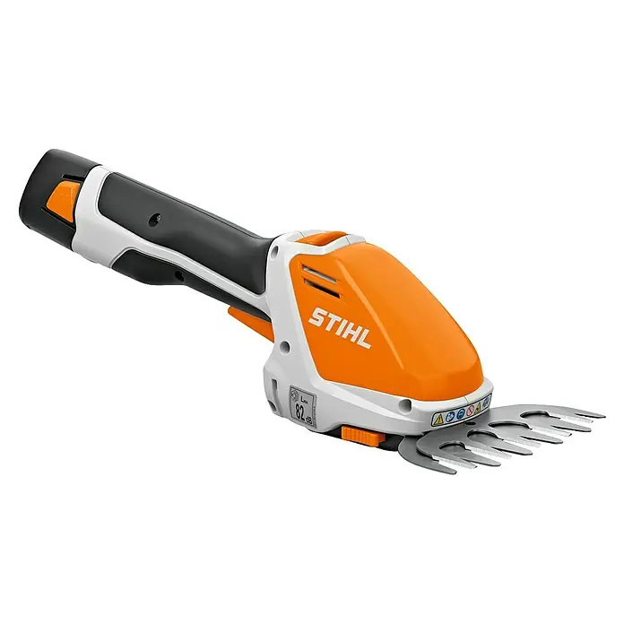 Stihl AS Akku-Strauchschere HSA 26 - 10,8 V, Li-Ionen, 1 Akku - STIHL Akku-Grasschere mit orangefarbener Abdeckung und silbernen Klingen für präzises Schneiden von Gras und kleinen Büschen.
