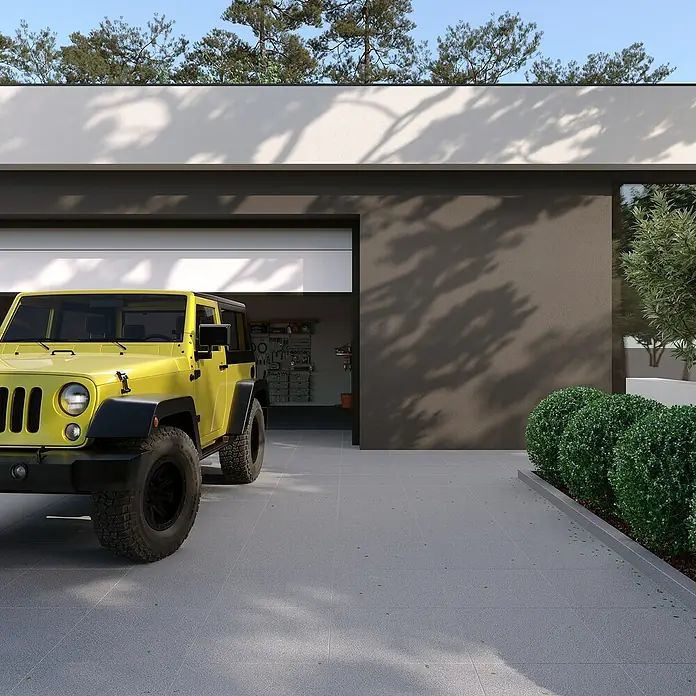 Terrassenplatte G654 - 60 x 60 x 3 cm, Anthrazit, Granit - Gelber Jeep Wrangler parkt vor einer Garage mit Werkzeugen im Hintergrund, kombiniert Stil und Funktionalität.