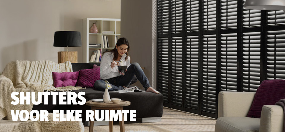header-shutters-vrouw-in-woonkamer-bauhaus