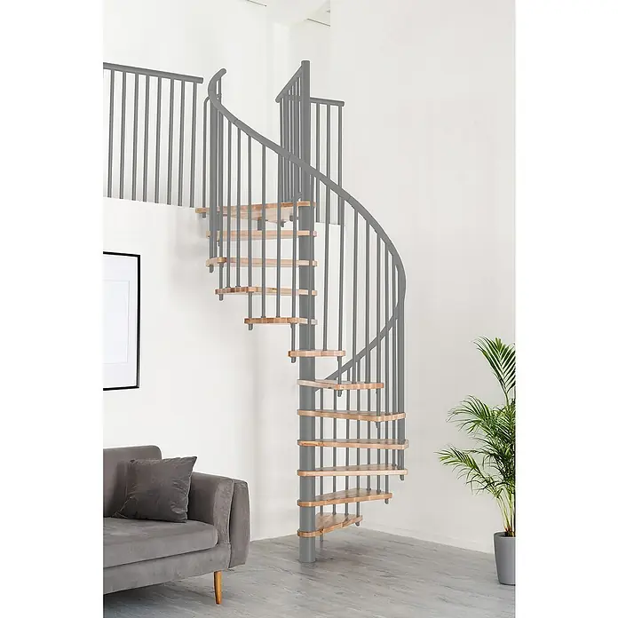 Minka Spindeltreppe Spiral Effect - Durchmesser: 120 cm, Grau, Farbe Stufen: Buche Natur, Geschosshöhe: 305,5 cm - Nahaufnahme einer eleganten Wendeltreppe mit Holzstufen und grauem Metallgeländer, die einen modernen Akzent in jeden Raum bringt.