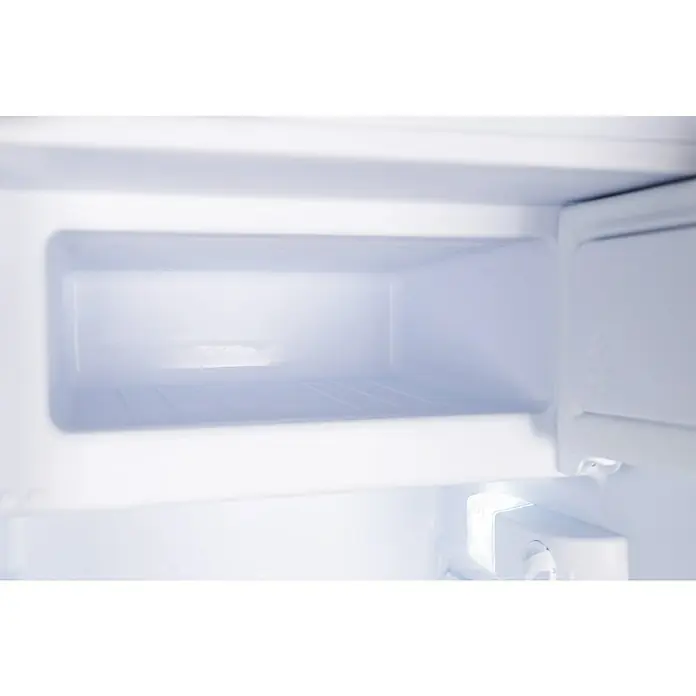 Respekta Kühlschrank Savo - Unterbaugerät, Nutzinhalt Gesamt: 81 l, 55 x 47,5 x 82 cm, Weiß - Leeres, weißes Gefrierfach mit leichter Eisschicht, Innenbeleuchtung und Temperaturregler.