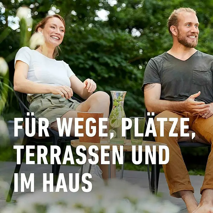 Compo Ameisen-Mittel Ameisen-frei - 500 g - Dunkle Stühle und Tisch auf Terrasse, geeignet für Außenwege, Terrassen und Innenbereiche.