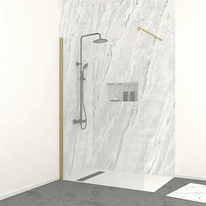 Aurlane Duschwand Parma - B x H: 120 x 200 cm, Gebürstet, Gold - Begehbare Dusche mit Klarglasscheibe, goldfarbenem Rahmen, dunklem Duschsystem und weißen Marmorwänden.