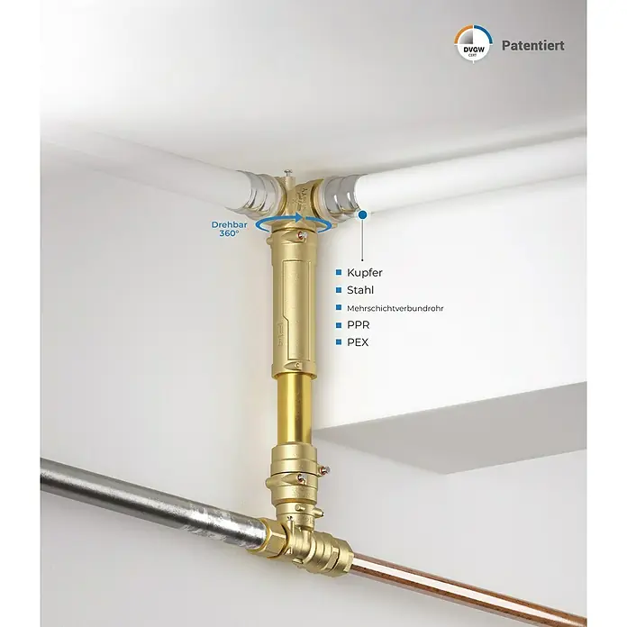 Gewindeanschluss - ¾″, Messing - Das Bild zeigt ein patentiertes, drehbares Verbinderstück für Kupfer-, Stahl-, Mehrschicht-, PPR- und PEX-Rohre in einer Gebäudeinstallation.