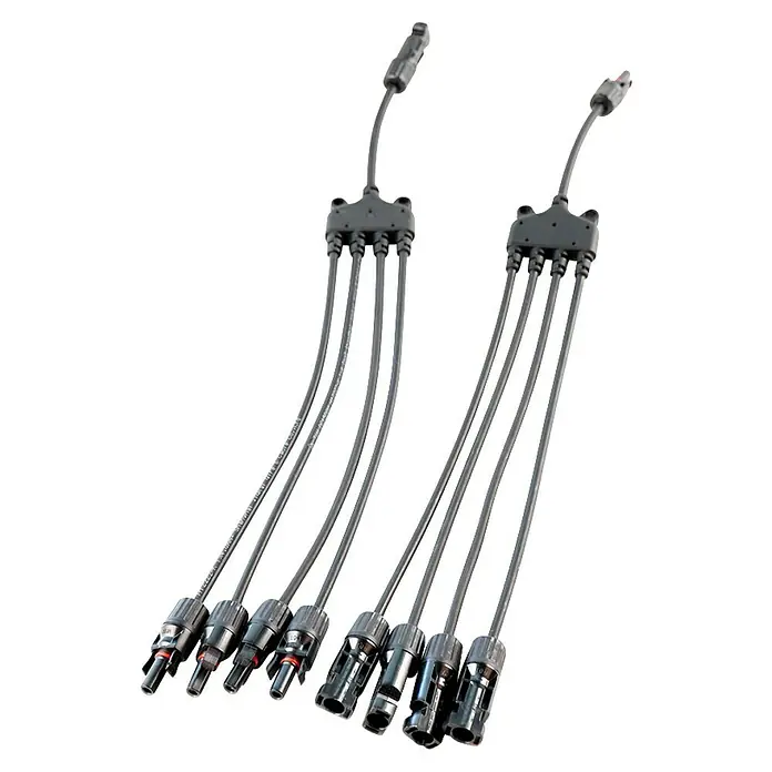Solarkabel - Passend für: 4 Module, Schwarz - Paar grauer MC4 Solarpanel-Verzweigungsstecker, die je drei Eingänge zu einem Ausgang verbinden.