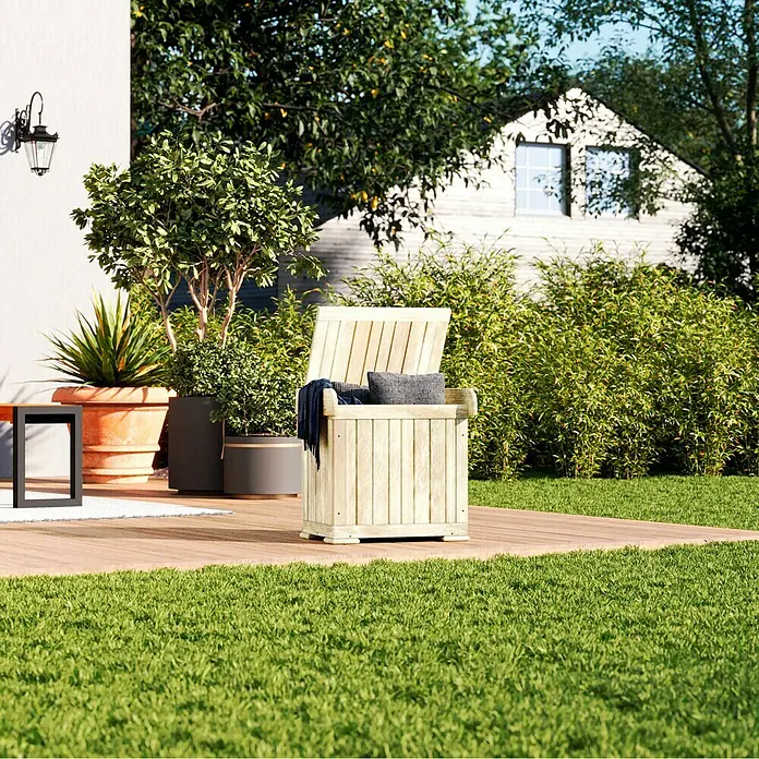 Promadino Auflagenbox Patrick - 56 x 43 x 56 cm, Holz, Natur, Ohne Auflage, Mit Sitzfunktion - Holzbox mit geöffnetem Deckel auf einer Terrasse, ideal zur Aufbewahrung von Gartenutensilien.