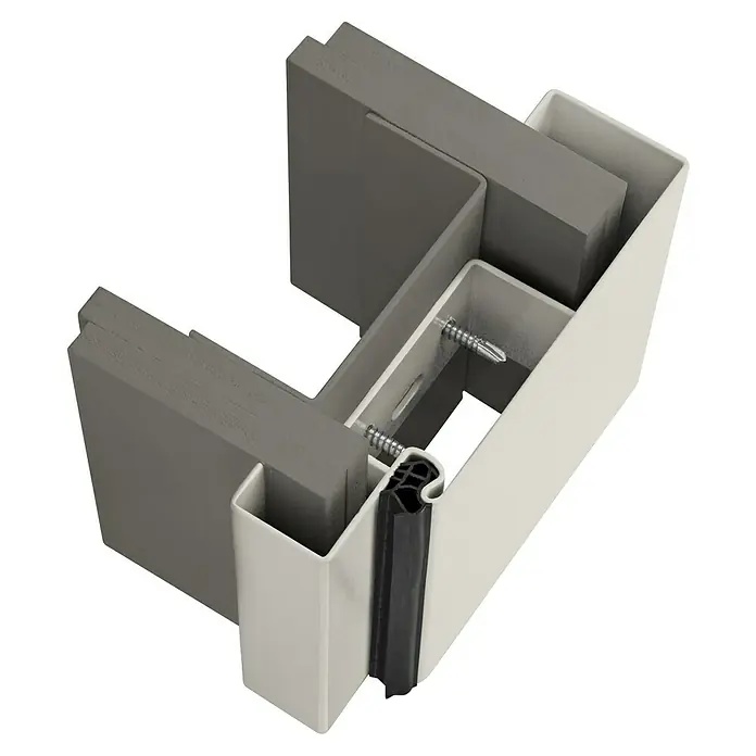 Hörmann Stahlzarge - 875 x 2.000 mm, Wandstärke: 125 mm - Detailaufnahme einer Fensterecke mit Profil, Dichtung und Schrauben. Fokus auf die Konstruktion und die verwendeten Materialien des Fensters.