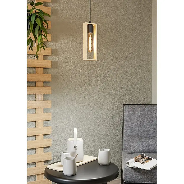 Eglo Pendelleuchte Littleton - 40 W, L x B x H: 11 x 10 x 110 cm, Schwarz/Braun, E27, Anzahl Leuchtmittel: 1 Stk. - Hängelampe mit Holzrahmen und Edison-Glühbirne, die über einem Tisch mit Teekanne und Tassen hängt.