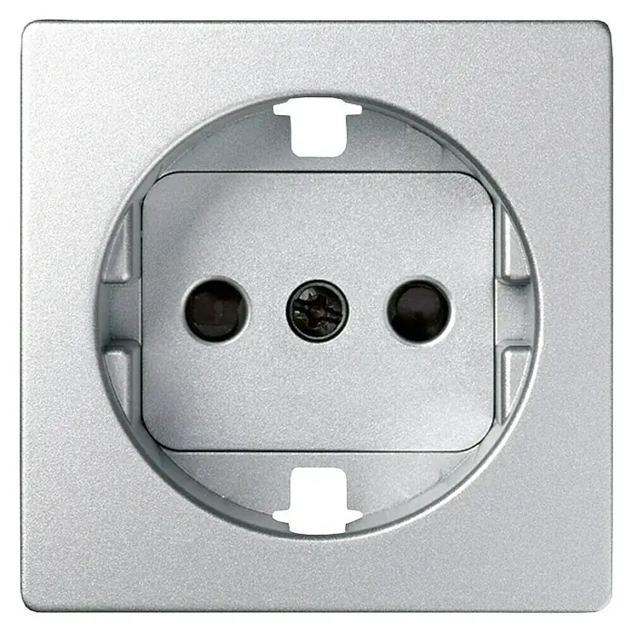 Simon 82 Tapa para mecanismo enchufe 2 P+TT - Plateado, Aluminio - Primer plano de un enchufe eléctrico plateado con un rebaje redondo y tres orificios, apto para enchufes europeos.