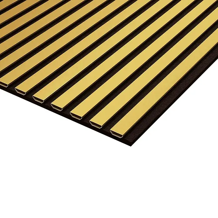 FN Neuhofer Akustikpaneel Aluminium Eloxiert - Gold, L x B x S: 2.400 x 565 x 19 mm - Nahaufnahme einer Wandverkleidung mit goldenen Akzenten und einem dunklen Hintergrund, ideal für modernes Innendesign.