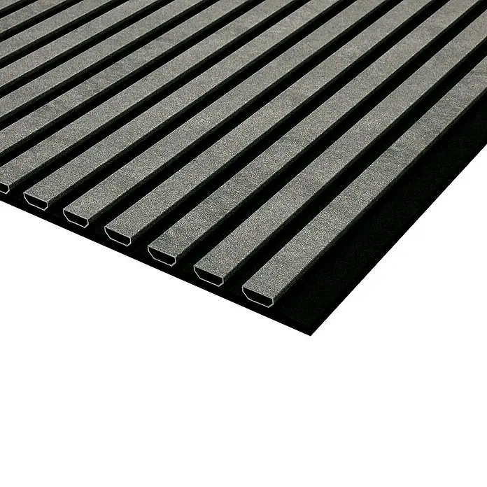 FN Neuhofer Akustikpaneel Aluminium Foliert - Beton, L x B x S: 2.400 x 565 x 17 mm - Nahaufnahme einer anthrazitfarbenen Eingangsmatte mit gerillter Oberfläche und trapezförmigen Rillen. Ideal für den Innen- und Außenbereich.